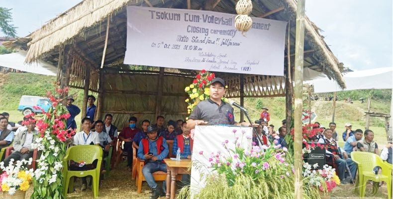 M Tsongtsa speaking at the closing programme of Tsokum festival cum volleyball tournament organised by Friends Club Thonoknyu at Local ground, Thonoknyu on October 5. (DIPR Photo)
